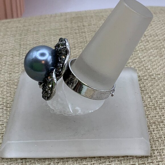 Faux Gray Pearl Floral Flower Rhinestone Silver Tone Adjustable Ring - Picture 5 of 7